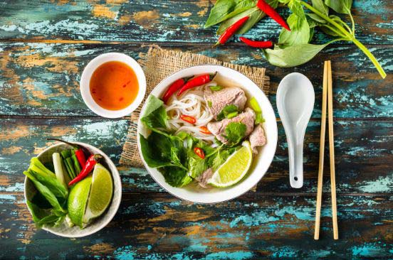 Pho-bo-beef-noodle-soup-hanoi-vietnam
